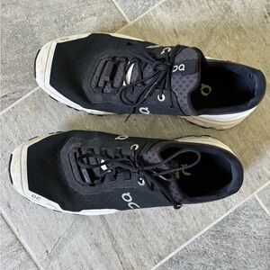 !SOLD! On Running Cloudmonster Sneakers, Black and White, Mens size 9